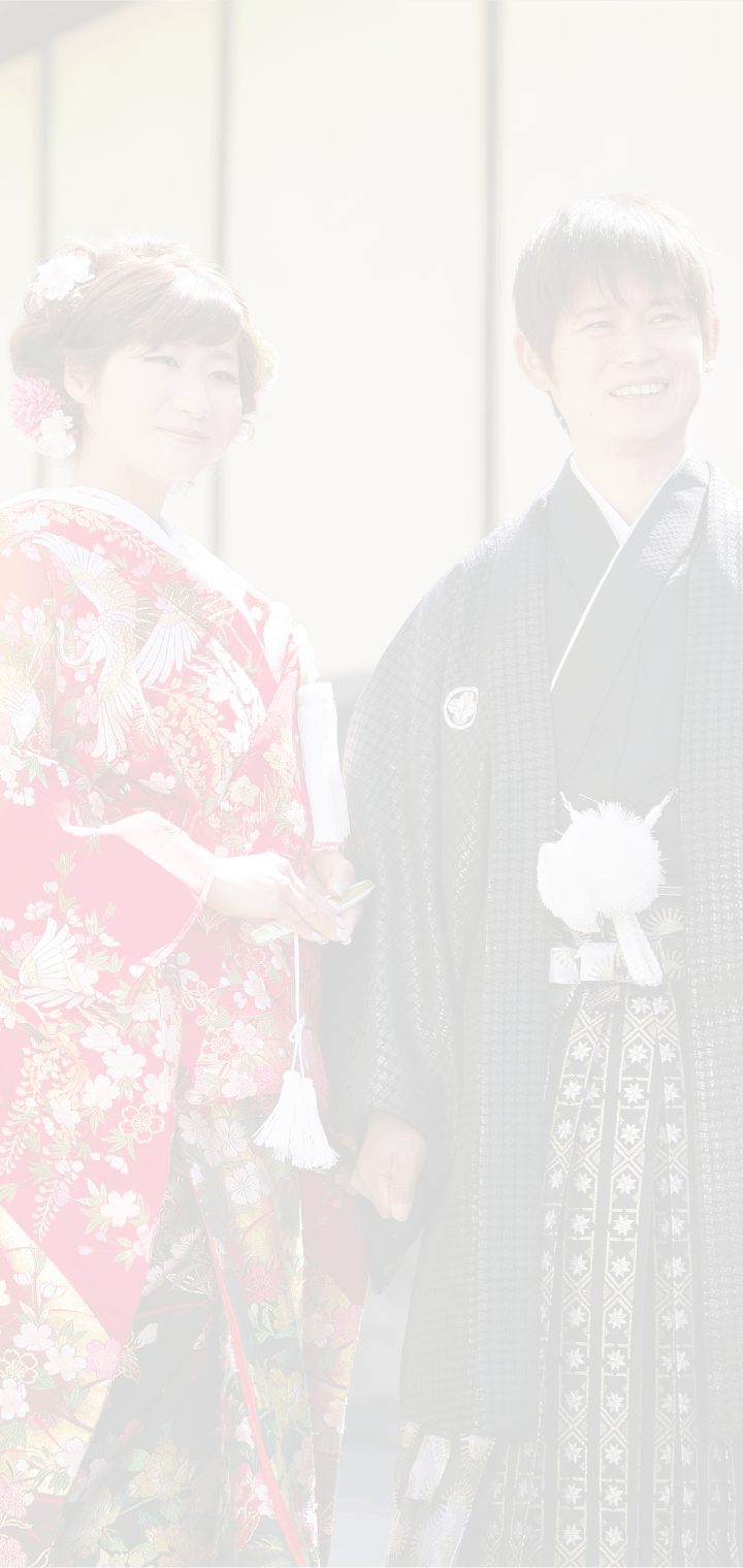写真:着物姿の新郎新婦